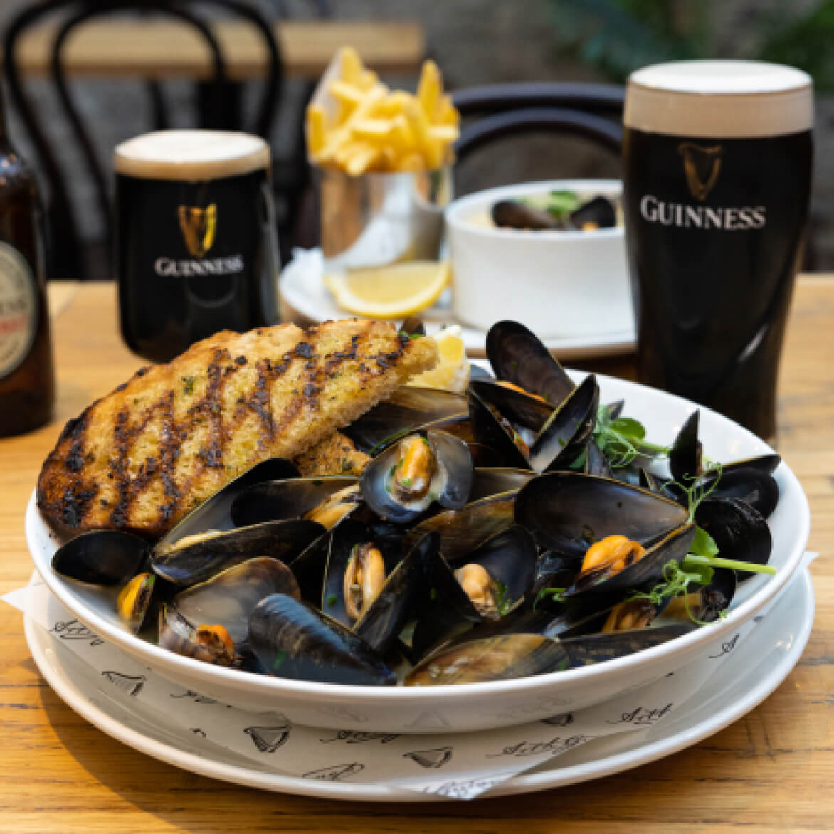 A supreme shot of our mussels and Guinness food pairing with the pints blurred in the background.